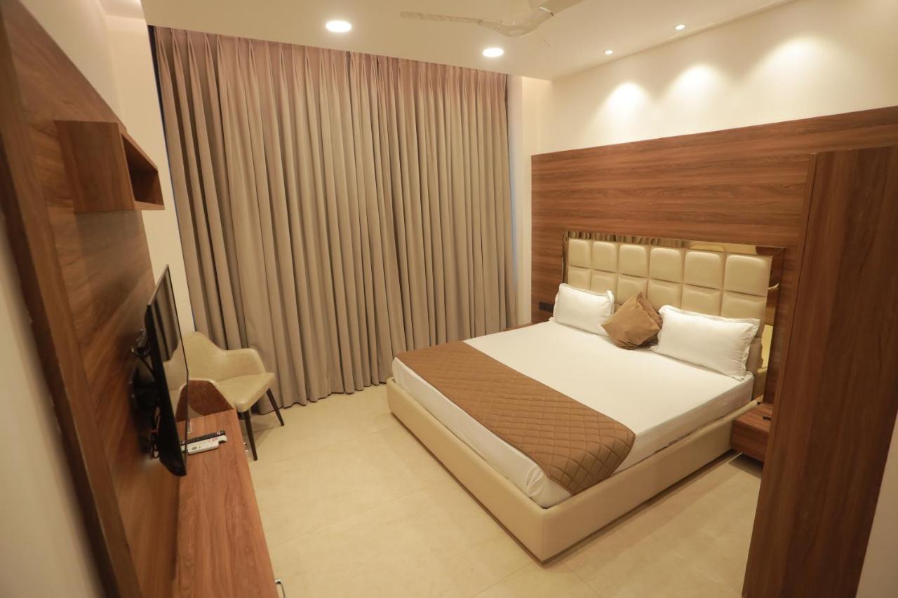 Ovel Hotel Ludhiana Ngoại thất bức ảnh