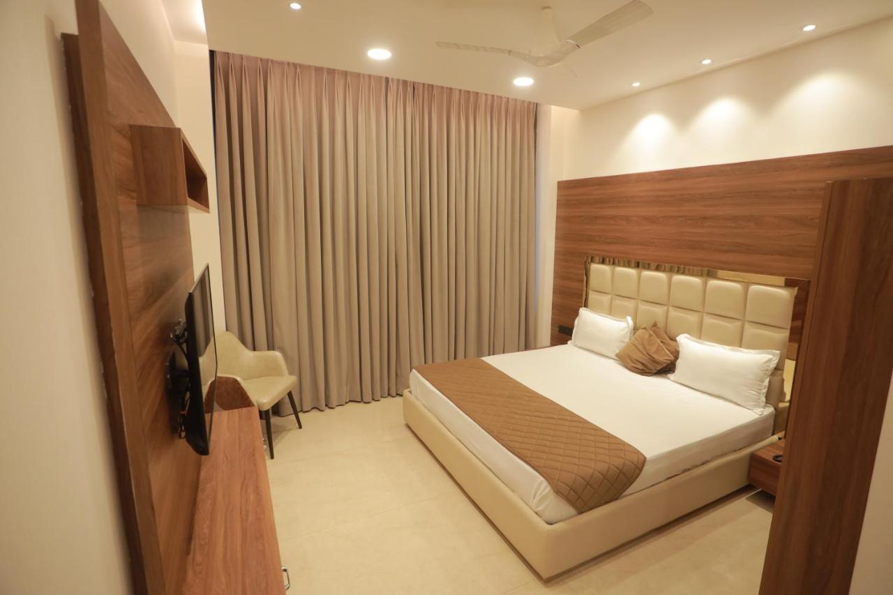 Ovel Hotel Ludhiana Phòng bức ảnh