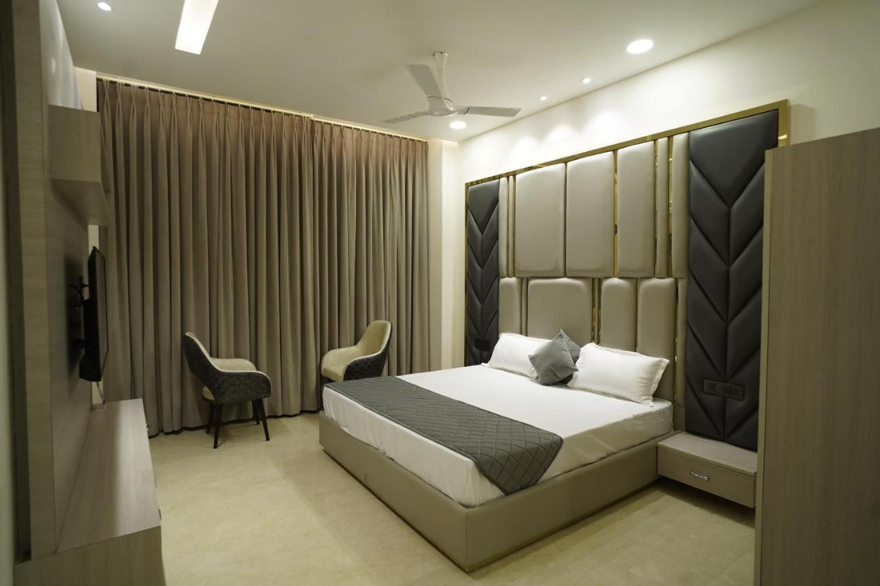 Ovel Hotel Ludhiana Phòng bức ảnh